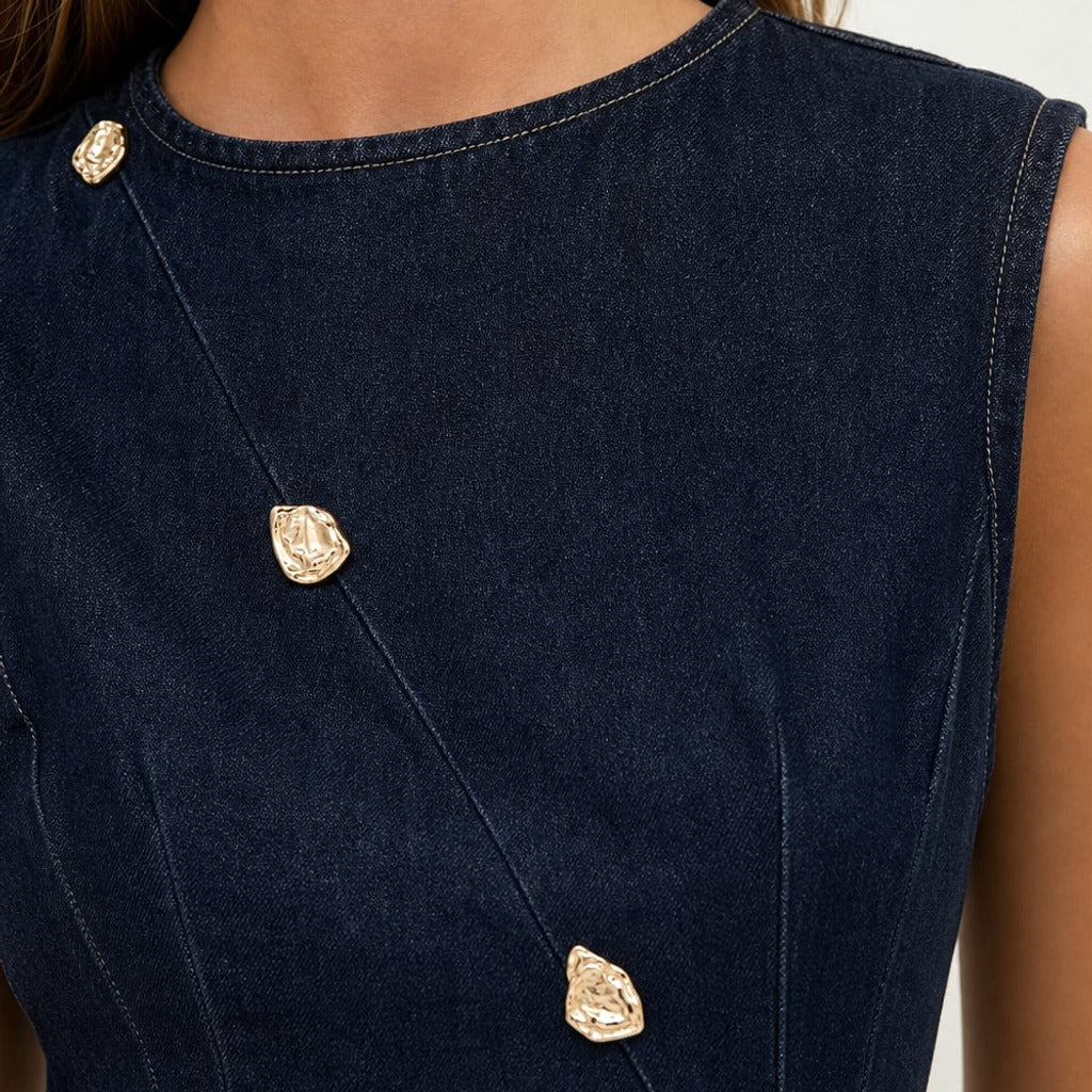 Sukienka mini ciemny denim asymetryczne guziki bez rękawów – Elzanka