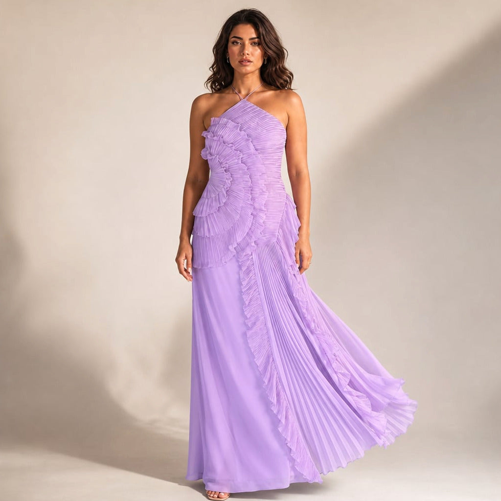 Sukienka maxi halter w kolorze fioletowym z asymetrycznymi plisowanymi falbanami, widok z przodu, pełna sylwetka