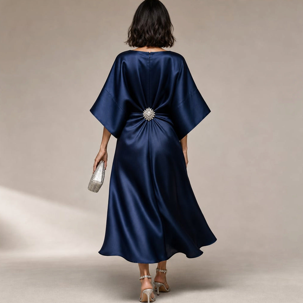 Sukienka midi dzianinowa kimono satynowa broszka kryształowa – Elzanka