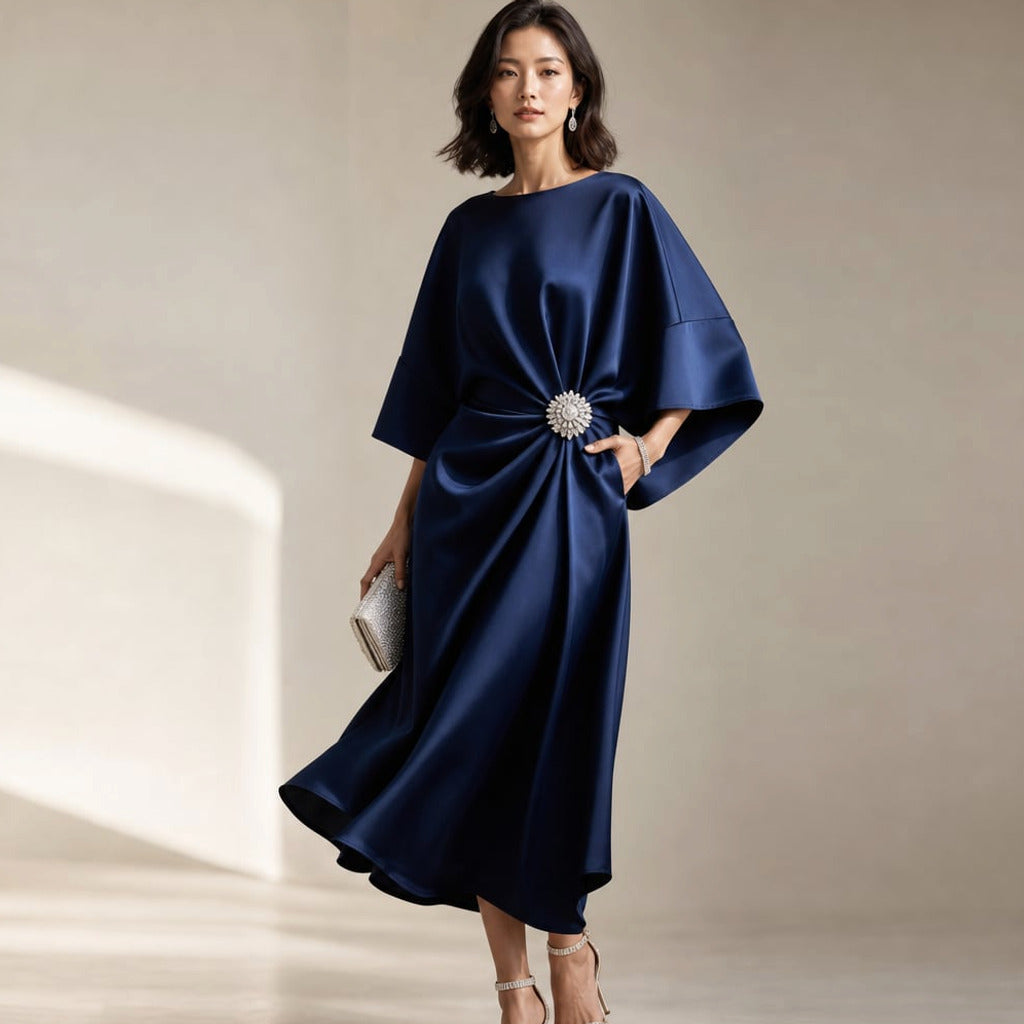 Sukienka midi dzianinowa kimono satynowa broszka kryształowa – Elzanka