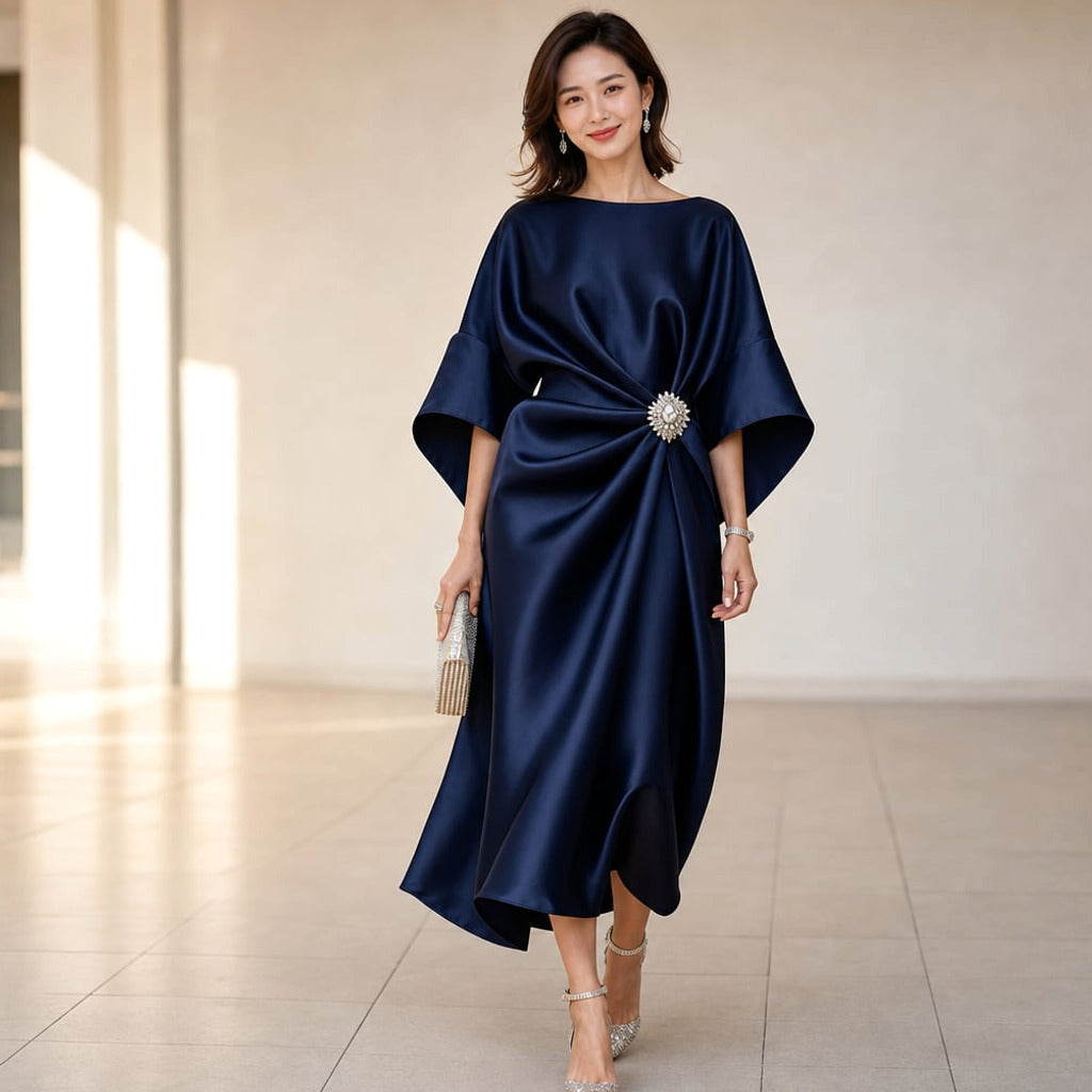 Sukienka midi dzianinowa kimono satynowa broszka kryształowa – Elzanka
