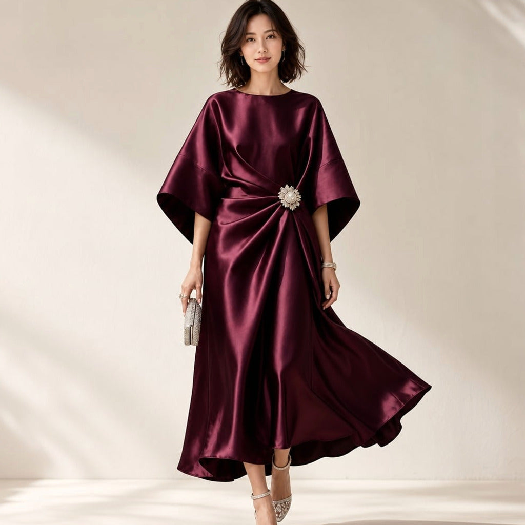 Sukienka midi dzianinowa kimono satynowa broszka kryształowa w kolorze Burgundowy – Elzanka