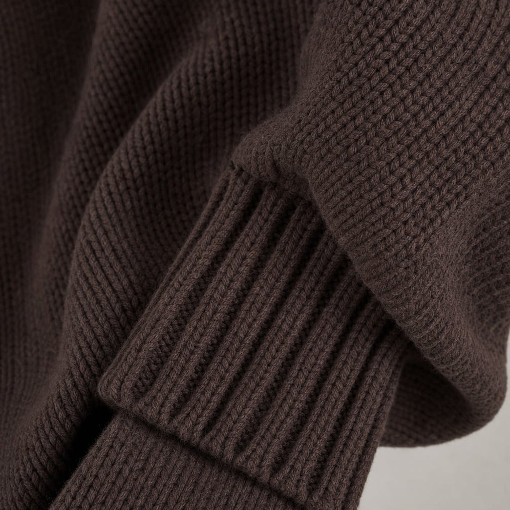 Sweter z dzianiny bawełnianej okrągły dekolt Czekoladowy – Elzanka